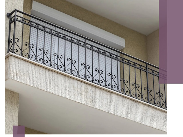 Балконные ограждения из металла и стекла в Ирбите для домов