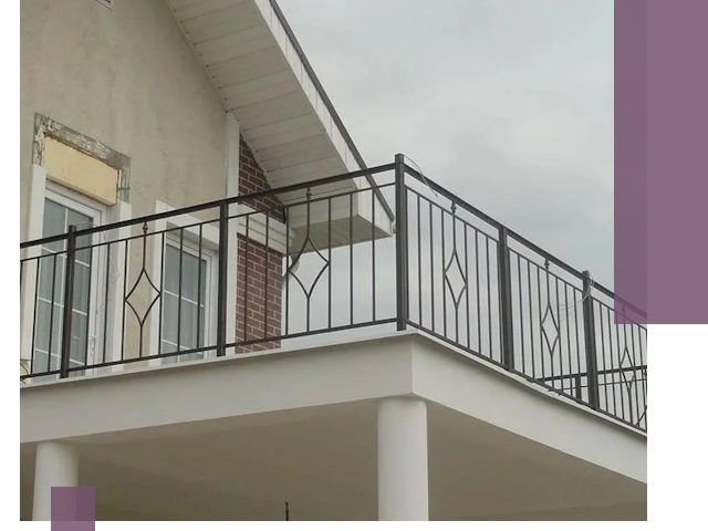 Изготовление балконных ограждений в Ирбите из металла и стекла