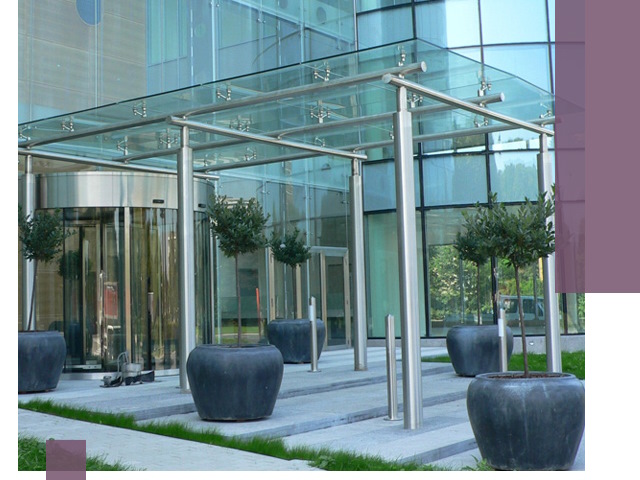 Навесы из стекла на заказ в Ирбите — монтаж и установка