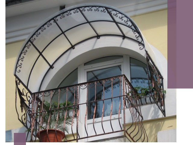 Козырьки над балконом в Ирбите — изготовление и монтаж