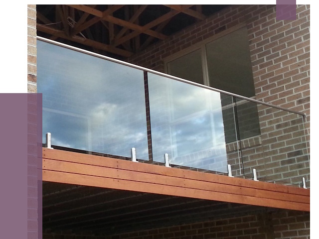 Стеклянные парапеты на крыше и террасе в Ирбите от 12367 руб. | ПРОЛЁТ-Рбт